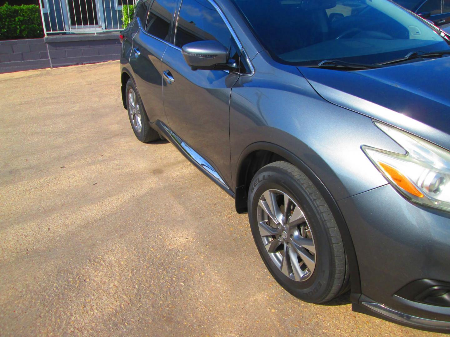 2016 GRAY Nissan Murano Platinum AWD (5N1AZ2MH7GN) with an 3.5L V6 DOHC 24V engine, CVT transmission, located at 1815 NE 28th St., Fort Worth, TX, 76106, (817) 625-6251, 32.795582, -97.333069 - Photo#2