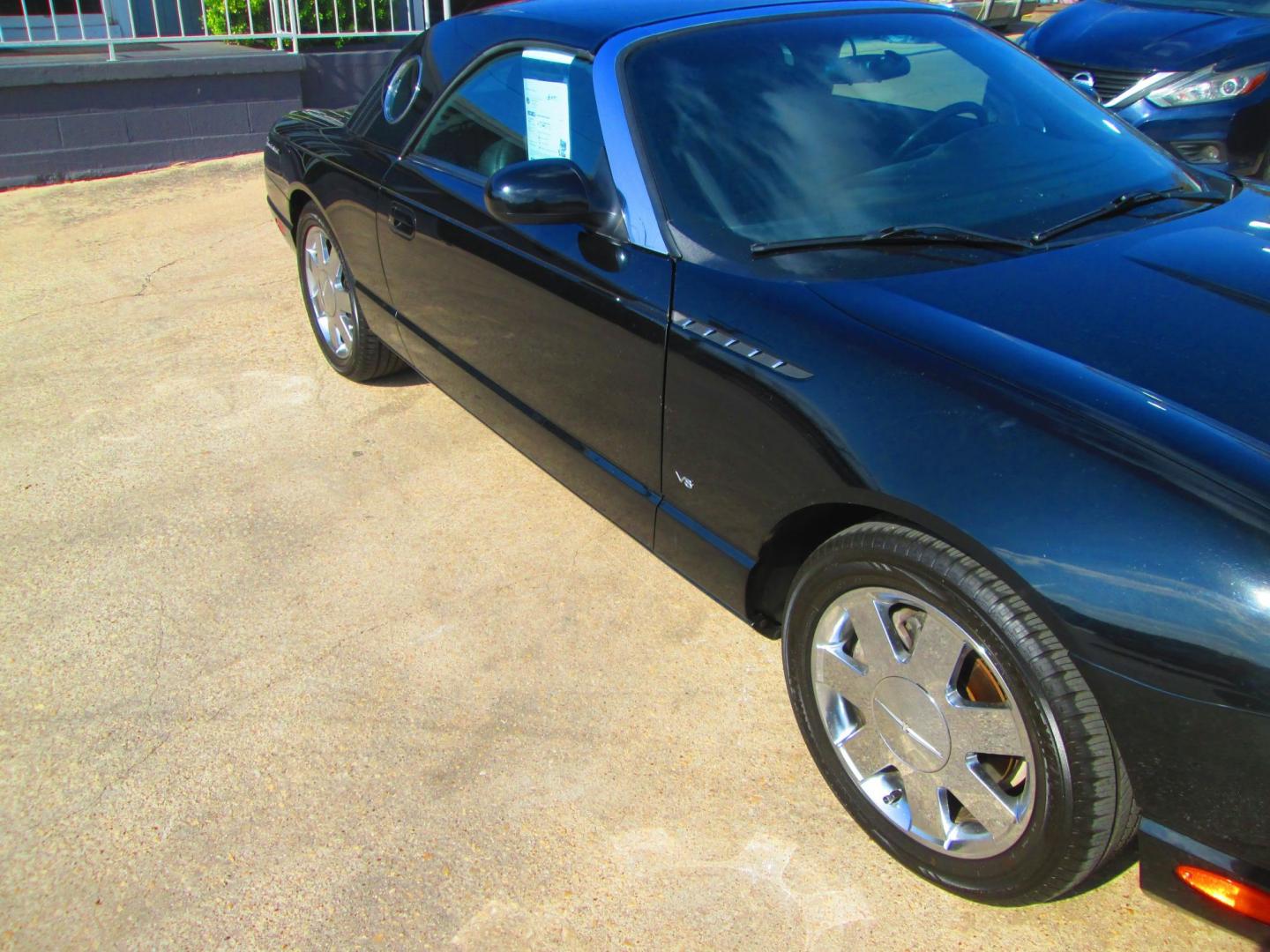 2003 BLACK Ford Thunderbird Deluxe (1FAHP60A13Y) with an 3.9L V8 DOHC 32V engine, 5-Speed Automatic Overdrive transmission, located at 1815 NE 28th St., Fort Worth, TX, 76106, (817) 625-6251, 32.795582, -97.333069 - Photo#2