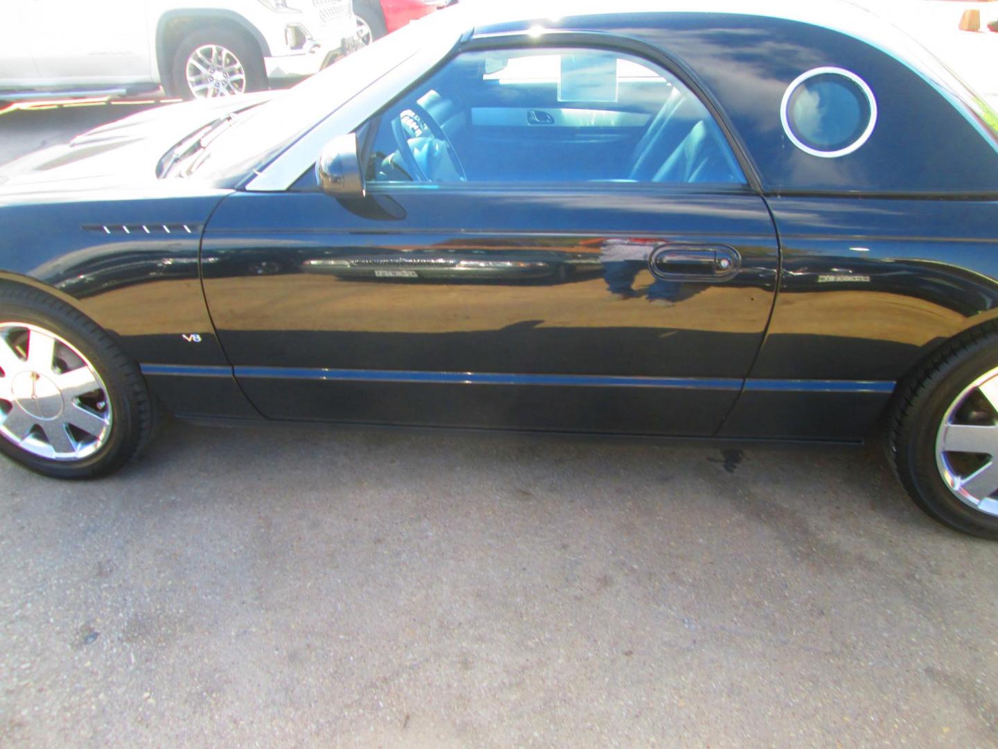 2003 BLACK Ford Thunderbird Deluxe (1FAHP60A13Y) with an 3.9L V8 DOHC 32V engine, 5-Speed Automatic Overdrive transmission, located at 1815 NE 28th St., Fort Worth, TX, 76106, (817) 625-6251, 32.795582, -97.333069 - Photo#7