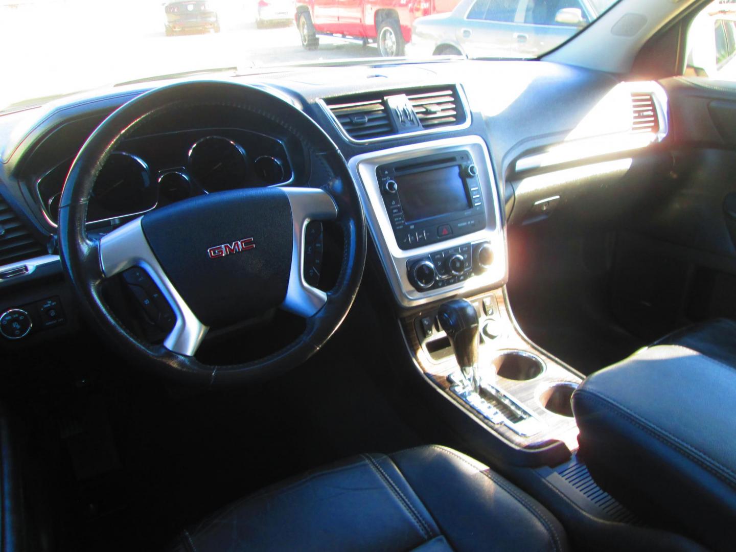 2013 WHITE GMC Acadia SLT-1 FWD (1GKKRRKD3DJ) with an 3.6L V6 DOHC 24V engine, 6-Speed Automatic transmission, located at 1815 NE 28th St., Fort Worth, TX, 76106, (817) 625-6251, 32.795582, -97.333069 - Photo#10