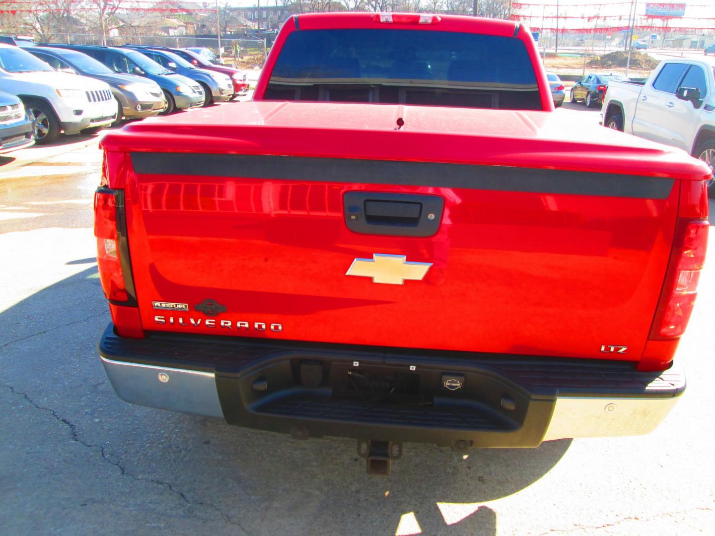 2011 RED Chevrolet Silverado 1500 LTZ Crew Cab 4WD (3GCPKTE38BG) with an 5.3L V8 OHV 16V FFV engine, 4-Speed Automatic transmission, located at 1815 NE 28th St., Fort Worth, TX, 76106, (817) 625-6251, 32.795582, -97.333069 - Photo#5