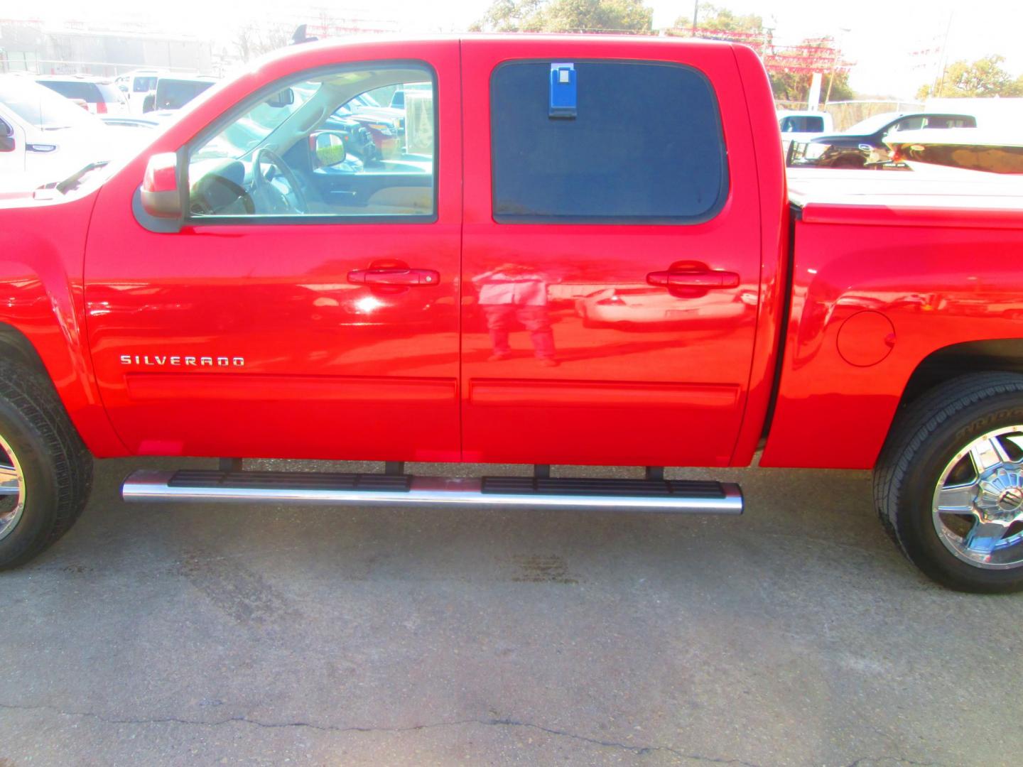 2011 RED Chevrolet Silverado 1500 LTZ Crew Cab 4WD (3GCPKTE38BG) with an 5.3L V8 OHV 16V FFV engine, 4-Speed Automatic transmission, located at 1815 NE 28th St., Fort Worth, TX, 76106, (817) 625-6251, 32.795582, -97.333069 - Photo#7
