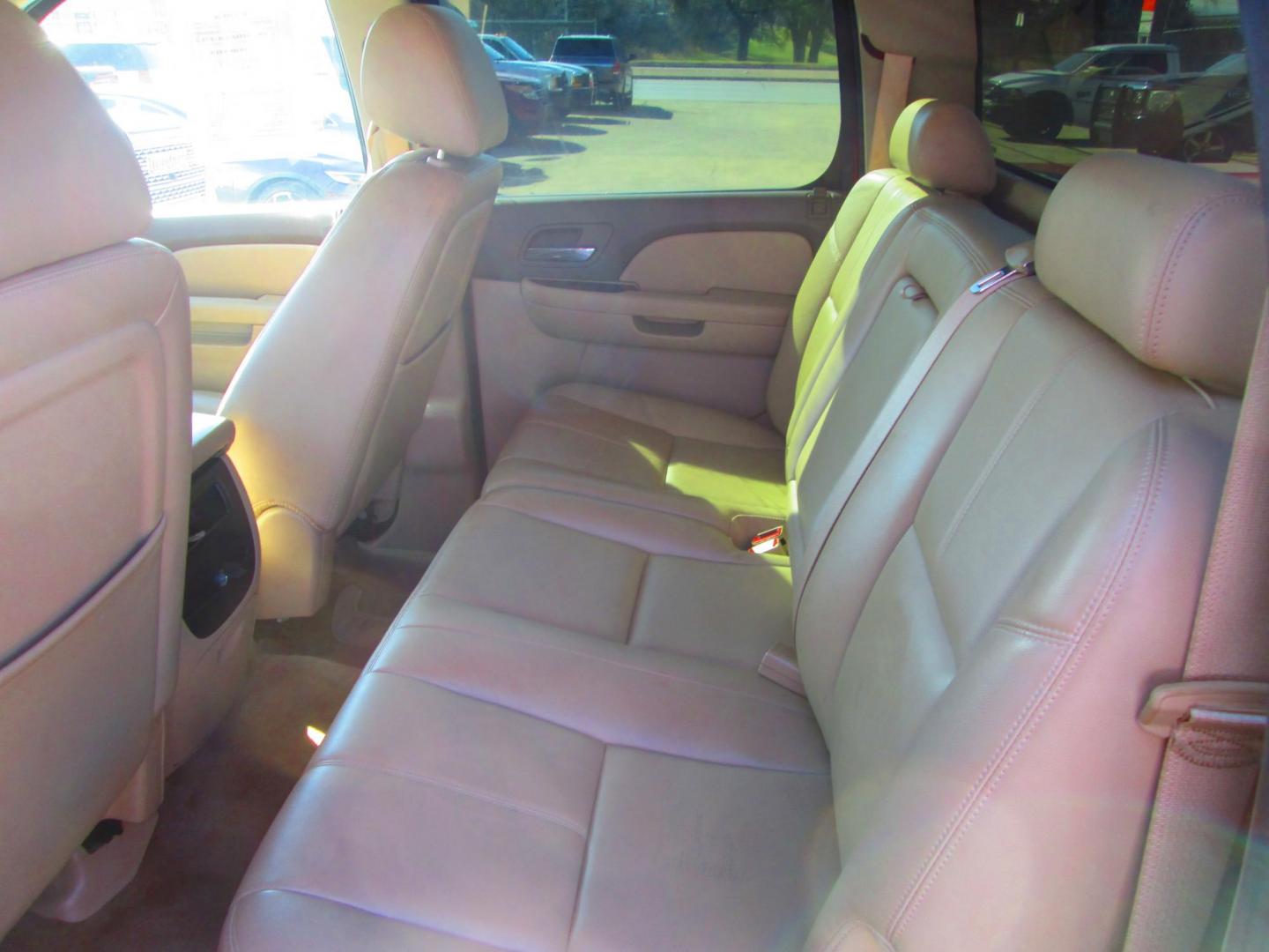 2011 RED Chevrolet Silverado 1500 LTZ Crew Cab 4WD (3GCPKTE38BG) with an 5.3L V8 OHV 16V FFV engine, 4-Speed Automatic transmission, located at 1815 NE 28th St., Fort Worth, TX, 76106, (817) 625-6251, 32.795582, -97.333069 - Photo#8