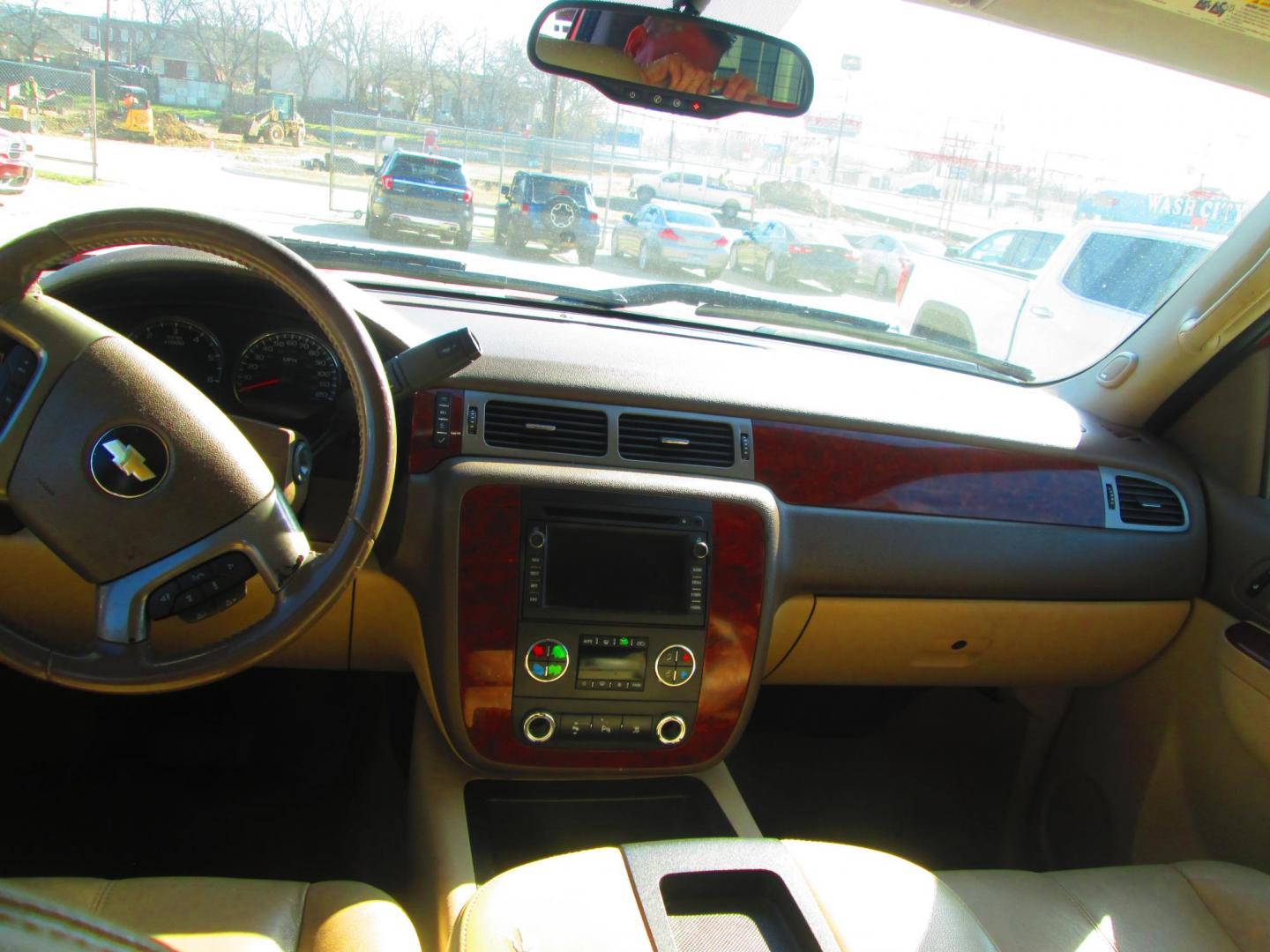 2011 RED Chevrolet Silverado 1500 LTZ Crew Cab 4WD (3GCPKTE38BG) with an 5.3L V8 OHV 16V FFV engine, 4-Speed Automatic transmission, located at 1815 NE 28th St., Fort Worth, TX, 76106, (817) 625-6251, 32.795582, -97.333069 - Photo#9