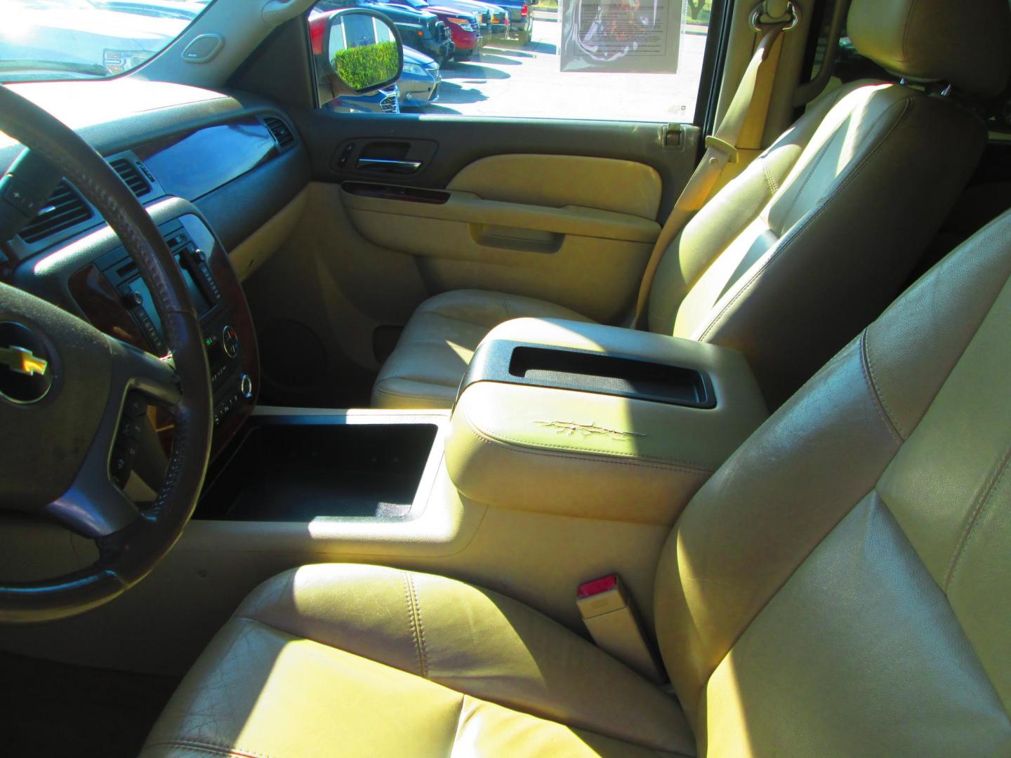 2011 RED Chevrolet Silverado 1500 LTZ Crew Cab 4WD (3GCPKTE38BG) with an 5.3L V8 OHV 16V FFV engine, 4-Speed Automatic transmission, located at 1815 NE 28th St., Fort Worth, TX, 76106, (817) 625-6251, 32.795582, -97.333069 - Photo#10