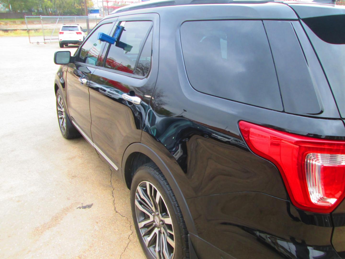 2016 BLACK Ford Explorer Platinum AWD (1FM5K8HT9GG) with an 3.5L V6 DOHC 24V engine, 6A transmission, located at 1815 NE 28th St., Fort Worth, TX, 76106, (817) 625-6251, 32.795582, -97.333069 - Photo#7