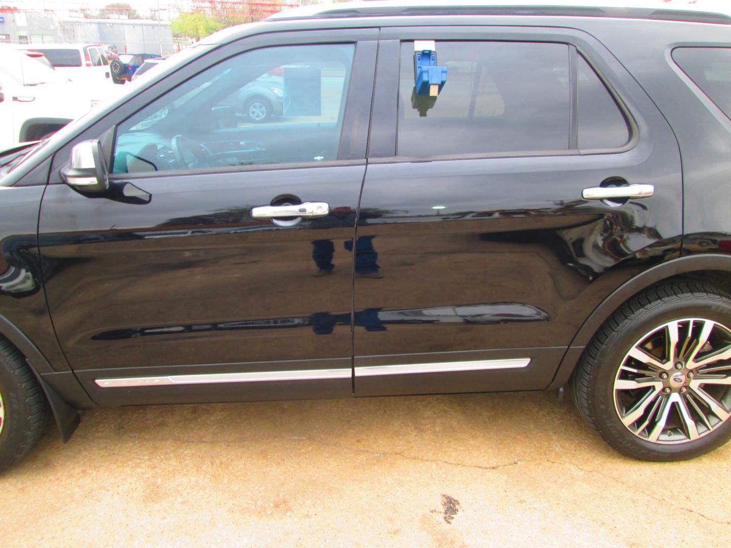 2016 BLACK Ford Explorer Platinum AWD (1FM5K8HT9GG) with an 3.5L V6 DOHC 24V engine, 6A transmission, located at 1815 NE 28th St., Fort Worth, TX, 76106, (817) 625-6251, 32.795582, -97.333069 - Photo#8
