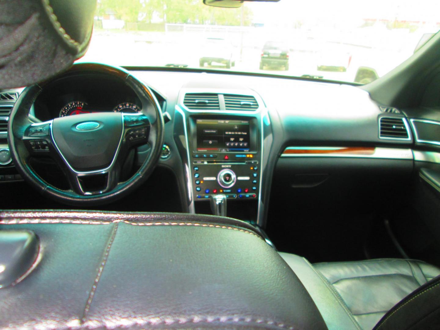 2016 BLACK Ford Explorer Platinum AWD (1FM5K8HT9GG) with an 3.5L V6 DOHC 24V engine, 6A transmission, located at 1815 NE 28th St., Fort Worth, TX, 76106, (817) 625-6251, 32.795582, -97.333069 - Photo#10