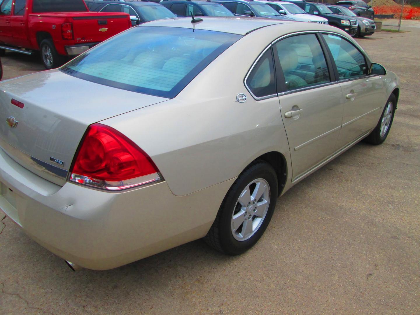 2008 GOLD Chevrolet Impala LT (2G1WT58K781) with an 3.5L V6 OHV 12V FFV engine, 4-Speed Automatic Overdrive transmission, located at 1815 NE 28th St., Fort Worth, TX, 76106, (817) 625-6251, 32.795582, -97.333069 - Photo#4