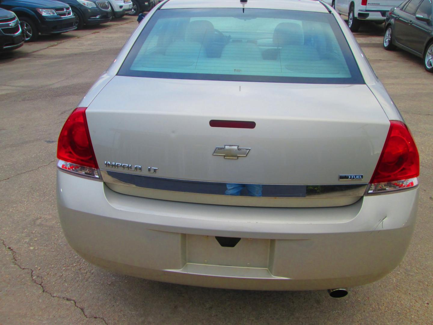2008 GOLD Chevrolet Impala LT (2G1WT58K781) with an 3.5L V6 OHV 12V FFV engine, 4-Speed Automatic Overdrive transmission, located at 1815 NE 28th St., Fort Worth, TX, 76106, (817) 625-6251, 32.795582, -97.333069 - Photo#5