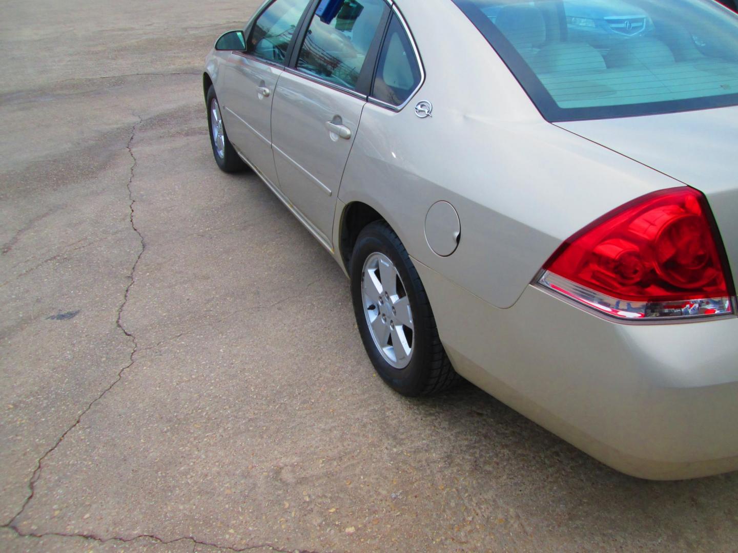 2008 GOLD Chevrolet Impala LT (2G1WT58K781) with an 3.5L V6 OHV 12V FFV engine, 4-Speed Automatic Overdrive transmission, located at 1815 NE 28th St., Fort Worth, TX, 76106, (817) 625-6251, 32.795582, -97.333069 - Photo#6
