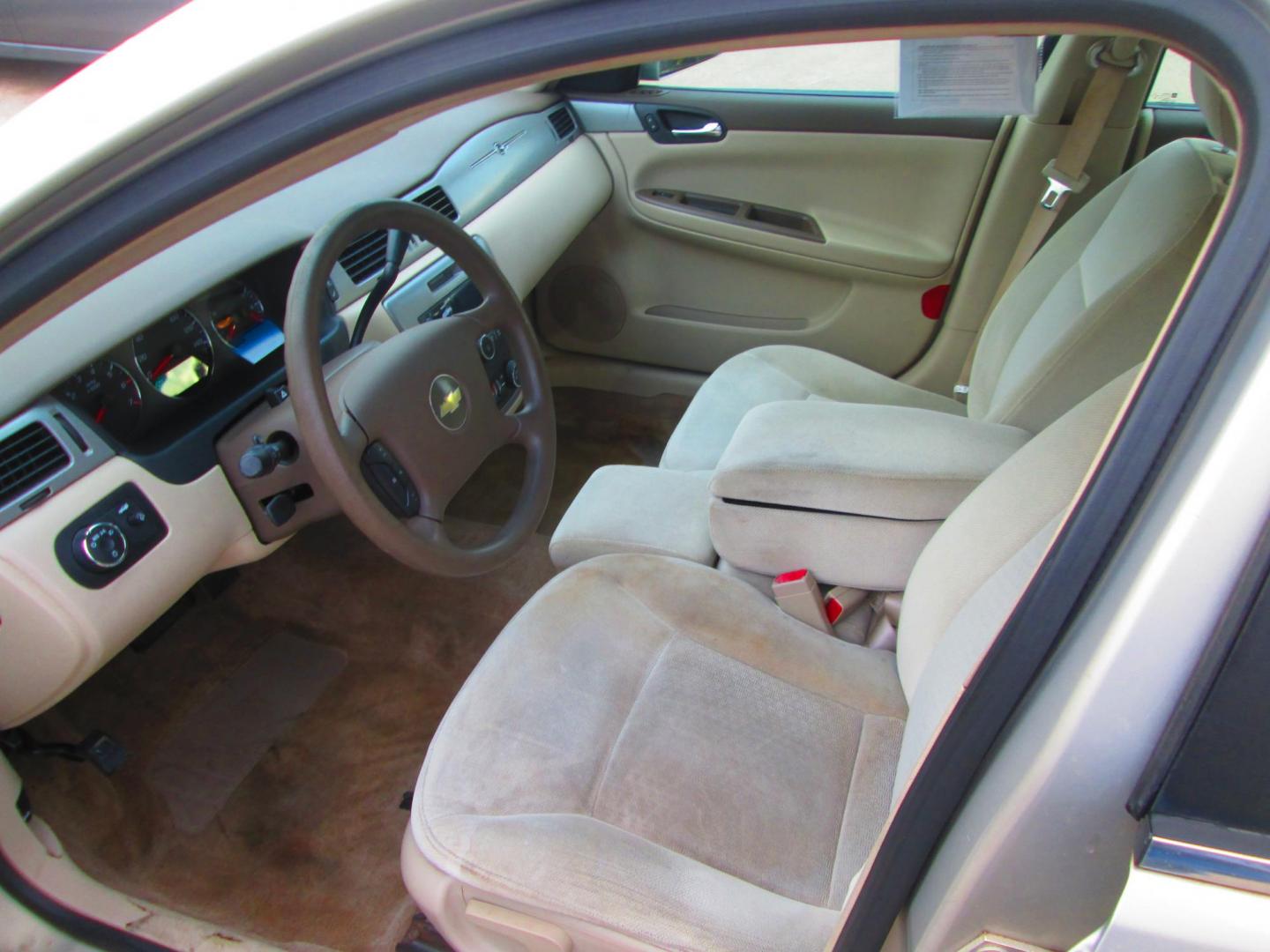 2008 GOLD Chevrolet Impala LT (2G1WT58K781) with an 3.5L V6 OHV 12V FFV engine, 4-Speed Automatic Overdrive transmission, located at 1815 NE 28th St., Fort Worth, TX, 76106, (817) 625-6251, 32.795582, -97.333069 - Photo#9