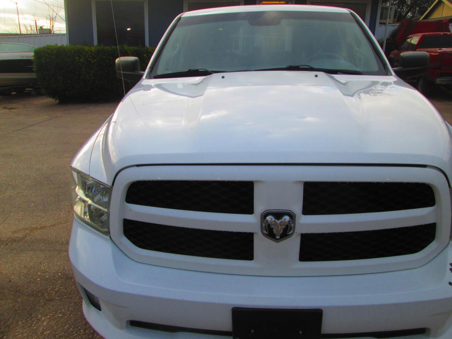 2019 WHITE RAM 1500 Tradesman Quad Cab 4WD (1C6RR7FG7KS) with an 3.6L V6 DOHC 24V FFV engine, 8A transmission, located at 1815 NE 28th St., Fort Worth, TX, 76106, (817) 625-6251, 32.795582, -97.333069 - Photo#1