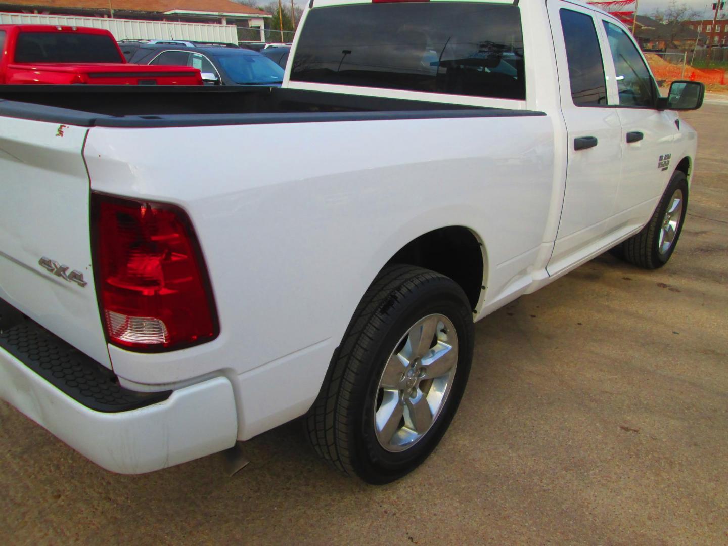 2019 WHITE RAM 1500 Tradesman Quad Cab 4WD (1C6RR7FG7KS) with an 3.6L V6 DOHC 24V FFV engine, 8A transmission, located at 1815 NE 28th St., Fort Worth, TX, 76106, (817) 625-6251, 32.795582, -97.333069 - Photo#4