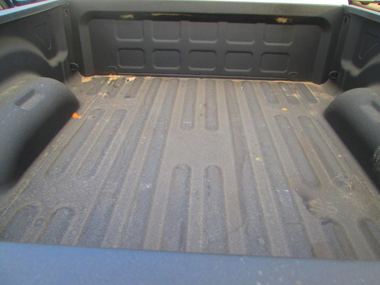 2019 WHITE RAM 1500 Tradesman Quad Cab 4WD (1C6RR7FG7KS) with an 3.6L V6 DOHC 24V FFV engine, 8A transmission, located at 1815 NE 28th St., Fort Worth, TX, 76106, (817) 625-6251, 32.795582, -97.333069 - Photo#6