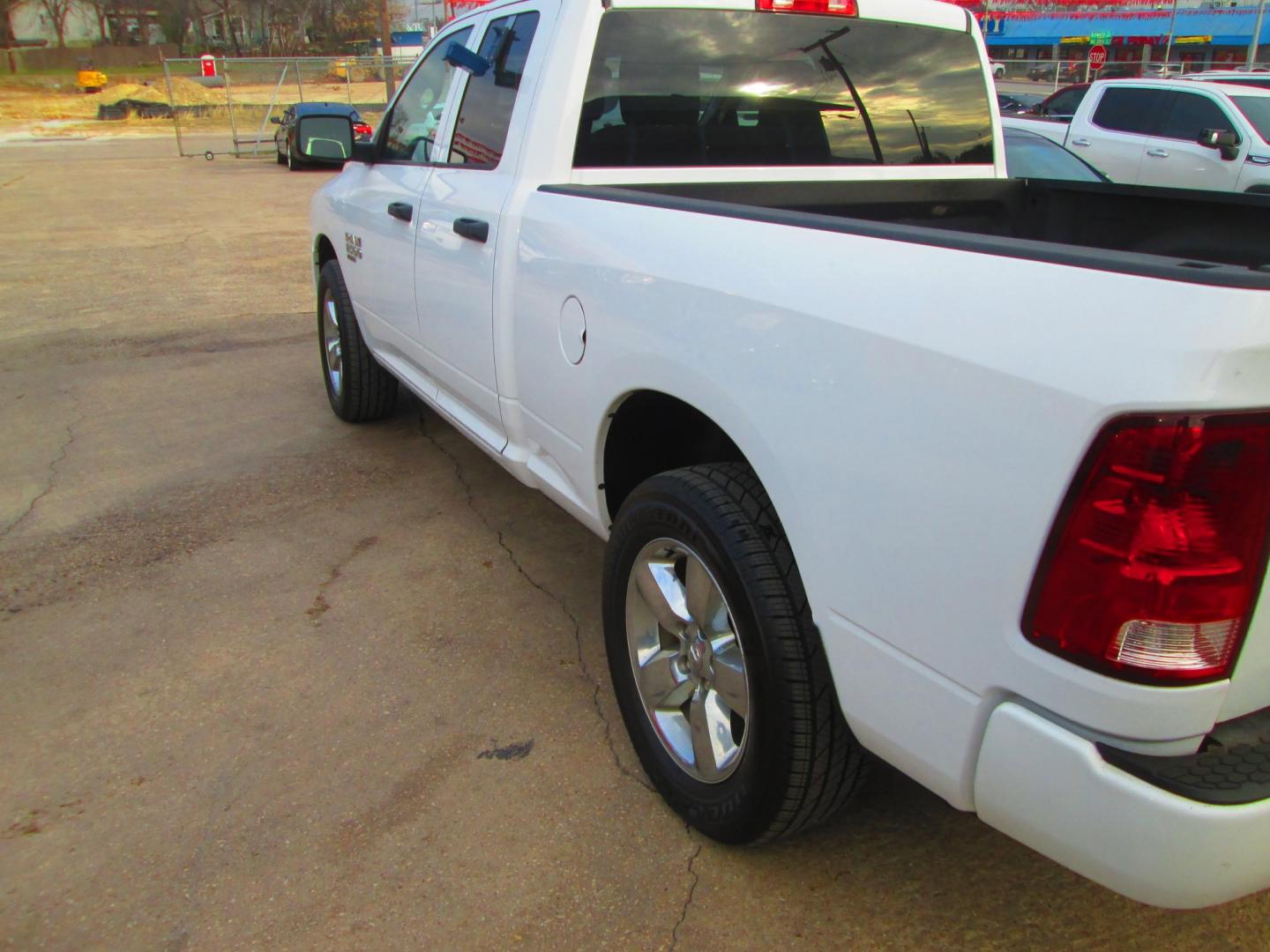 2019 WHITE RAM 1500 Tradesman Quad Cab 4WD (1C6RR7FG7KS) with an 3.6L V6 DOHC 24V FFV engine, 8A transmission, located at 1815 NE 28th St., Fort Worth, TX, 76106, (817) 625-6251, 32.795582, -97.333069 - Photo#7