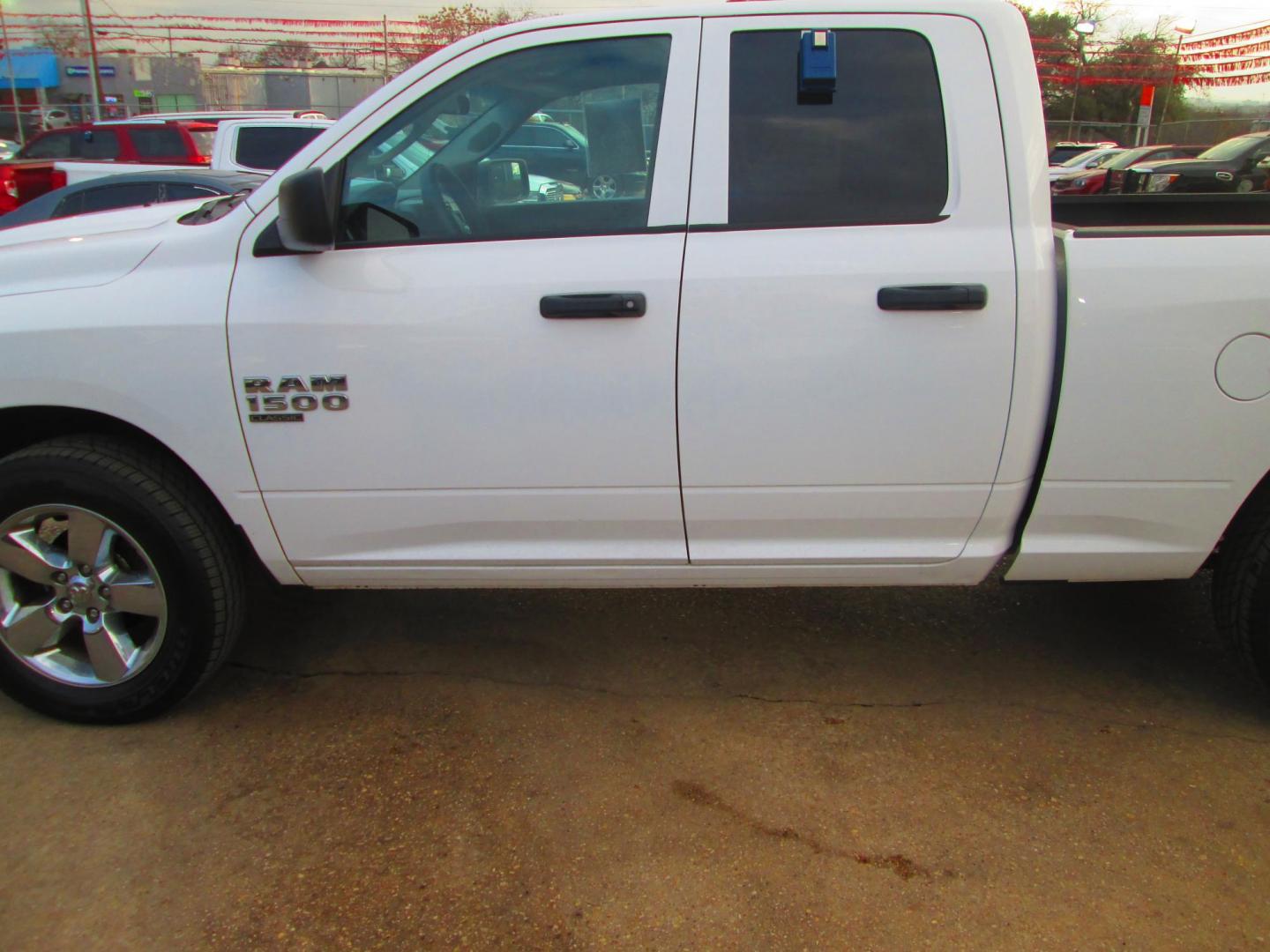 2019 WHITE RAM 1500 Tradesman Quad Cab 4WD (1C6RR7FG7KS) with an 3.6L V6 DOHC 24V FFV engine, 8A transmission, located at 1815 NE 28th St., Fort Worth, TX, 76106, (817) 625-6251, 32.795582, -97.333069 - Photo#8