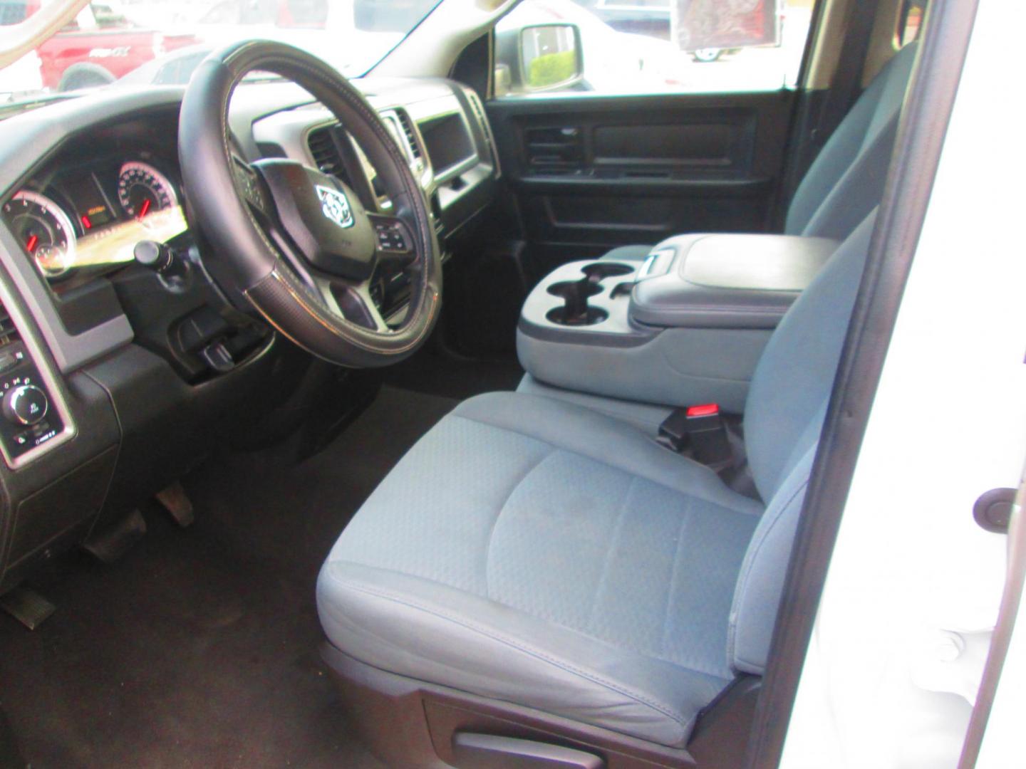 2019 WHITE RAM 1500 Tradesman Quad Cab 4WD (1C6RR7FG7KS) with an 3.6L V6 DOHC 24V FFV engine, 8A transmission, located at 1815 NE 28th St., Fort Worth, TX, 76106, (817) 625-6251, 32.795582, -97.333069 - Photo#10