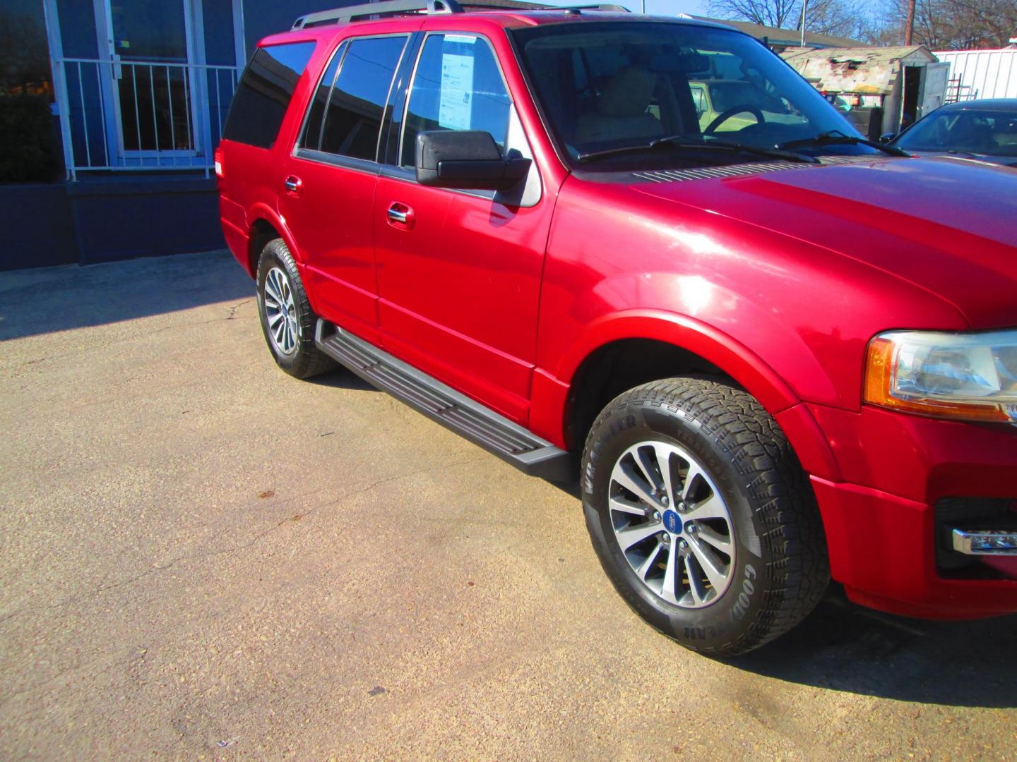 2015 RED Ford Expedition 2WD (1FMJU1HT4FE) with an 3.5L V6 DOHC 24V FFV engine, 6-Speed Automatic transmission, located at 1815 NE 28th St., Fort Worth, TX, 76106, (817) 625-6251, 32.795582, -97.333069 - Photo#2