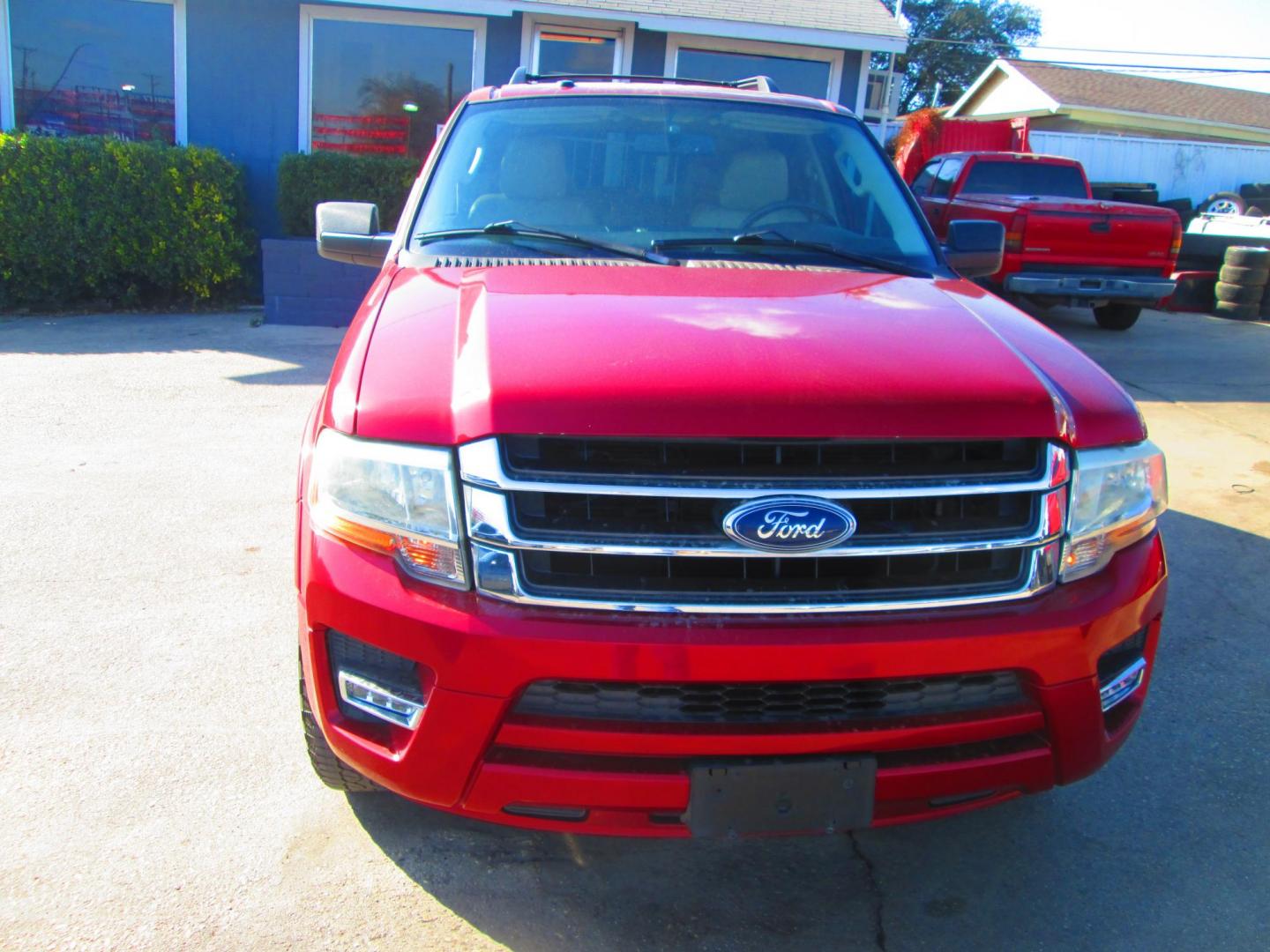 2015 RED Ford Expedition 2WD (1FMJU1HT4FE) with an 3.5L V6 DOHC 24V FFV engine, 6-Speed Automatic transmission, located at 1815 NE 28th St., Fort Worth, TX, 76106, (817) 625-6251, 32.795582, -97.333069 - Photo#1