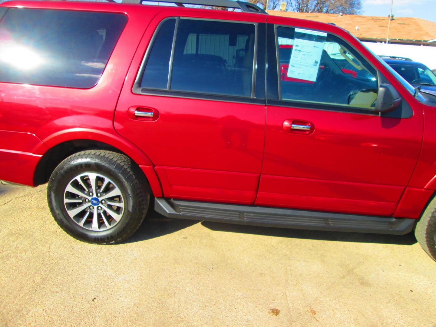 2015 RED Ford Expedition 2WD (1FMJU1HT4FE) with an 3.5L V6 DOHC 24V FFV engine, 6-Speed Automatic transmission, located at 1815 NE 28th St., Fort Worth, TX, 76106, (817) 625-6251, 32.795582, -97.333069 - Photo#3