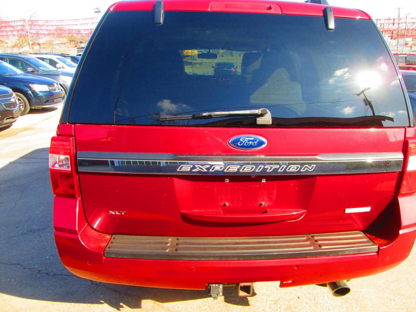 2015 RED Ford Expedition 2WD (1FMJU1HT4FE) with an 3.5L V6 DOHC 24V FFV engine, 6-Speed Automatic transmission, located at 1815 NE 28th St., Fort Worth, TX, 76106, (817) 625-6251, 32.795582, -97.333069 - Photo#5