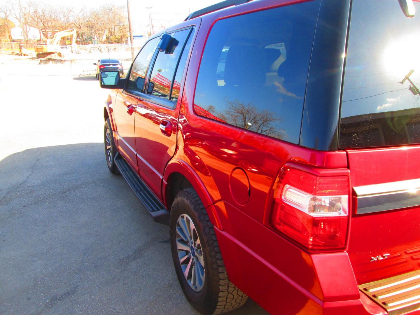 2015 RED Ford Expedition 2WD (1FMJU1HT4FE) with an 3.5L V6 DOHC 24V FFV engine, 6-Speed Automatic transmission, located at 1815 NE 28th St., Fort Worth, TX, 76106, (817) 625-6251, 32.795582, -97.333069 - Photo#7