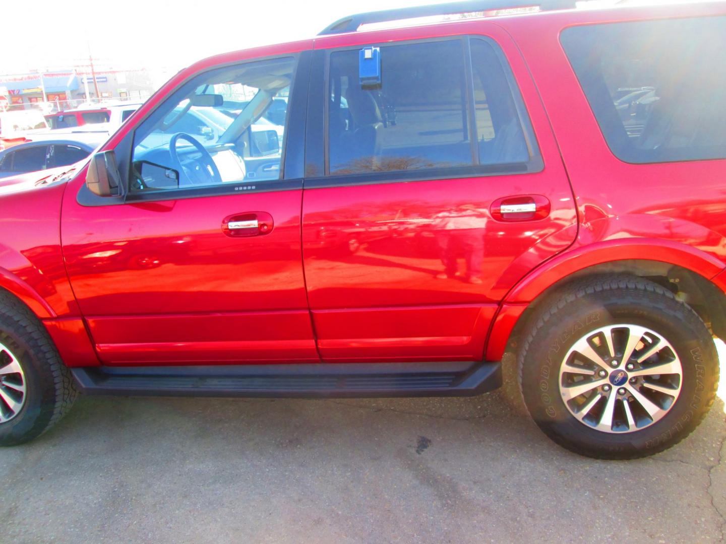 2015 RED Ford Expedition 2WD (1FMJU1HT4FE) with an 3.5L V6 DOHC 24V FFV engine, 6-Speed Automatic transmission, located at 1815 NE 28th St., Fort Worth, TX, 76106, (817) 625-6251, 32.795582, -97.333069 - Photo#8