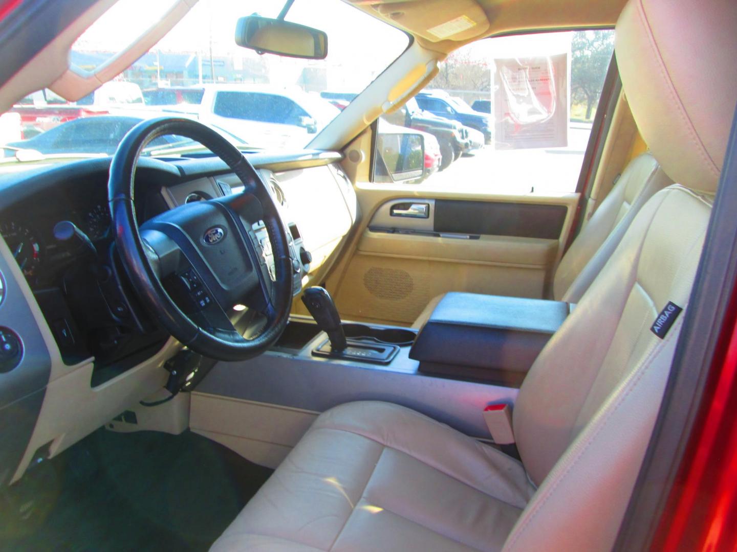 2015 RED Ford Expedition 2WD (1FMJU1HT4FE) with an 3.5L V6 DOHC 24V FFV engine, 6-Speed Automatic transmission, located at 1815 NE 28th St., Fort Worth, TX, 76106, (817) 625-6251, 32.795582, -97.333069 - Photo#11