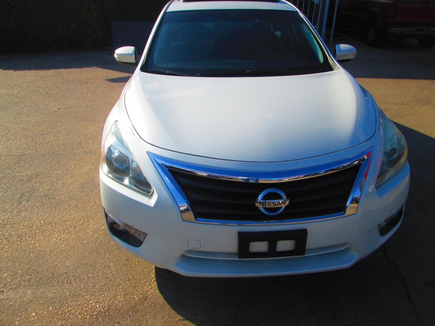 2015 WHITE Nissan Altima 2.5 S (1N4AL3AP4FC) with an 2.5L L4 DOHC 16V engine, Continuously Variable Transmission transmission, located at 1815 NE 28th St., Fort Worth, TX, 76106, (817) 625-6251, 32.795582, -97.333069 - Photo#1