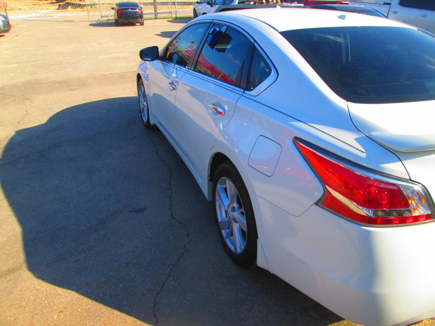 2015 WHITE Nissan Altima 2.5 S (1N4AL3AP4FC) with an 2.5L L4 DOHC 16V engine, Continuously Variable Transmission transmission, located at 1815 NE 28th St., Fort Worth, TX, 76106, (817) 625-6251, 32.795582, -97.333069 - Photo#6