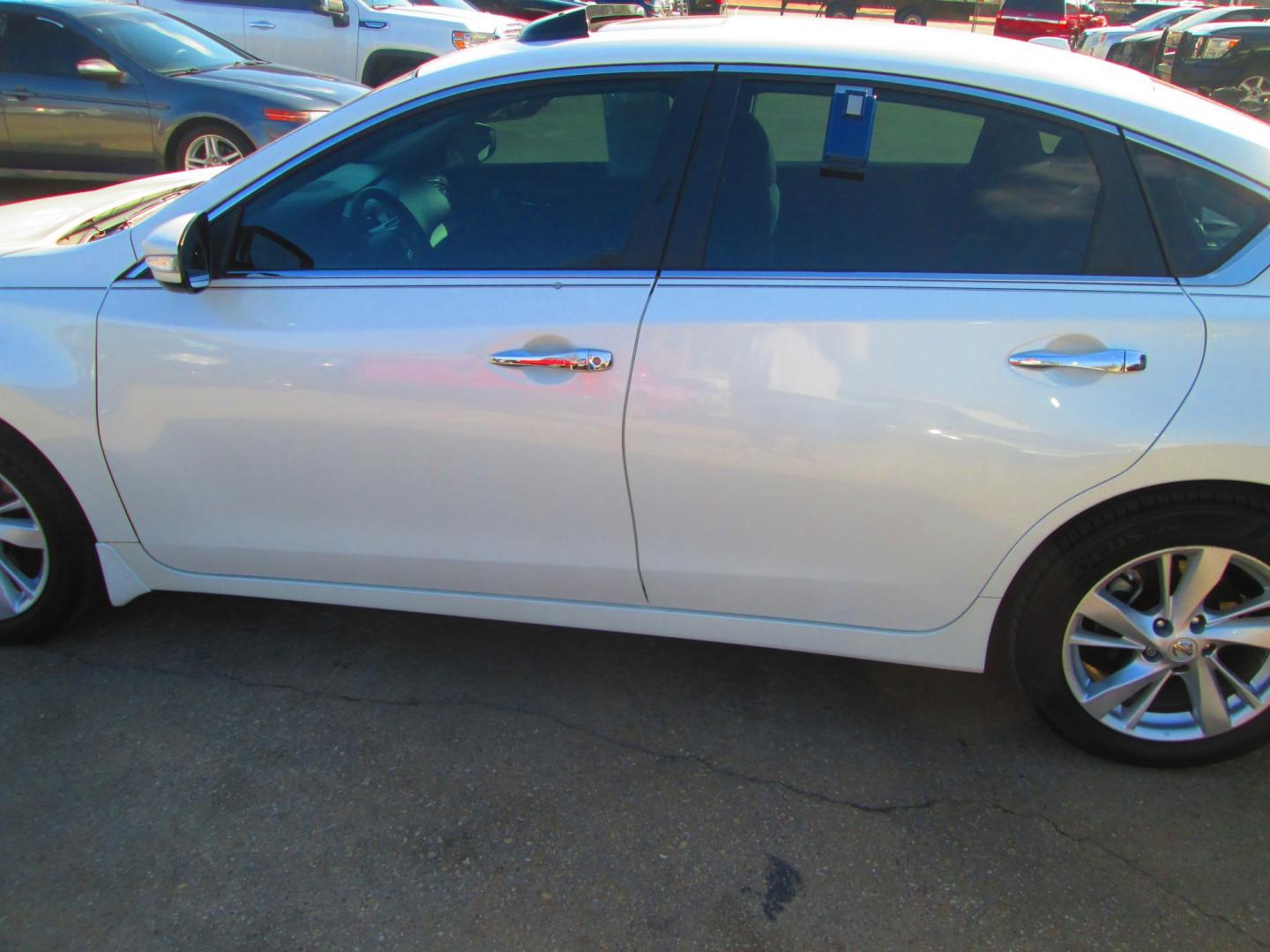 2015 WHITE Nissan Altima 2.5 S (1N4AL3AP4FC) with an 2.5L L4 DOHC 16V engine, Continuously Variable Transmission transmission, located at 1815 NE 28th St., Fort Worth, TX, 76106, (817) 625-6251, 32.795582, -97.333069 - Photo#7