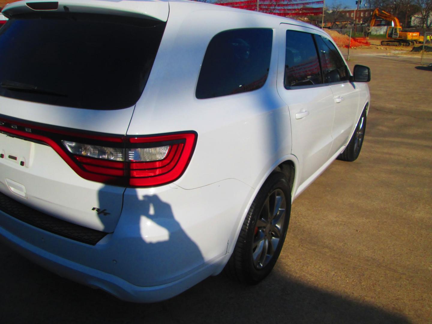 2014 WHITE Dodge Durango R/T 2WD (1C4SDHCT7EC) with an 5.7L V8 OHV 16V engine, 8-Speed Automatic transmission, located at 1815 NE 28th St., Fort Worth, TX, 76106, (817) 625-6251, 32.795582, -97.333069 - Photo#4