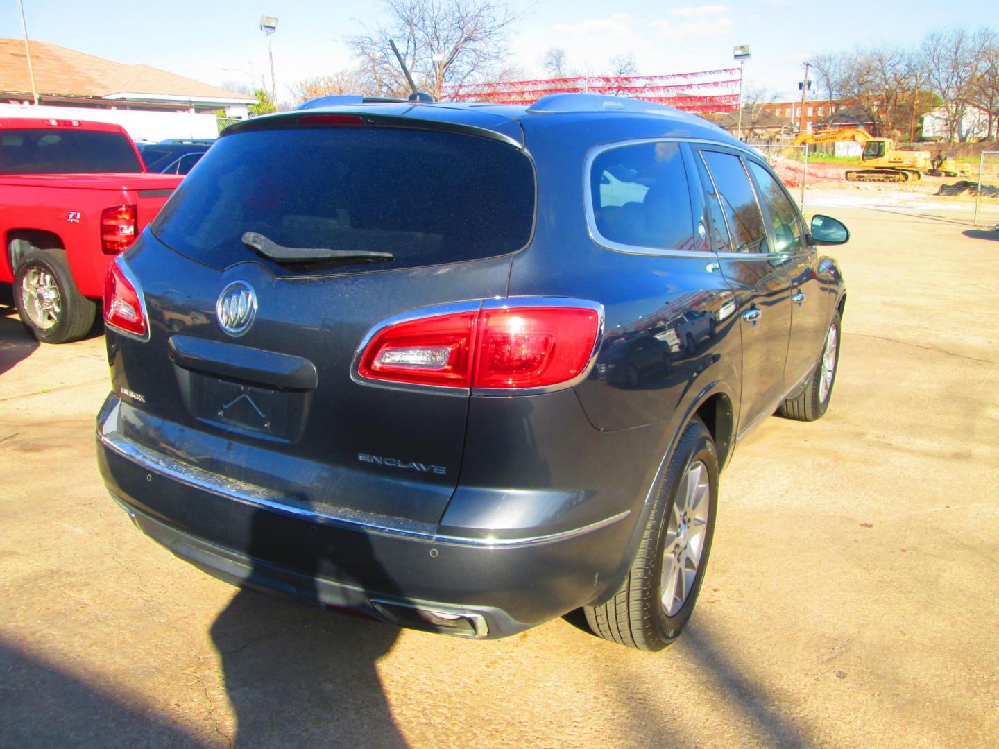 2014 GRAY Buick Enclave Leather FWD (5GAKRBKD0EJ) with an 3.6L V6 DOHC 24V engine, 6-Speed Automatic Overdrive transmission, located at 1815 NE 28th St., Fort Worth, TX, 76106, (817) 625-6251, 32.795582, -97.333069 - Photo#4