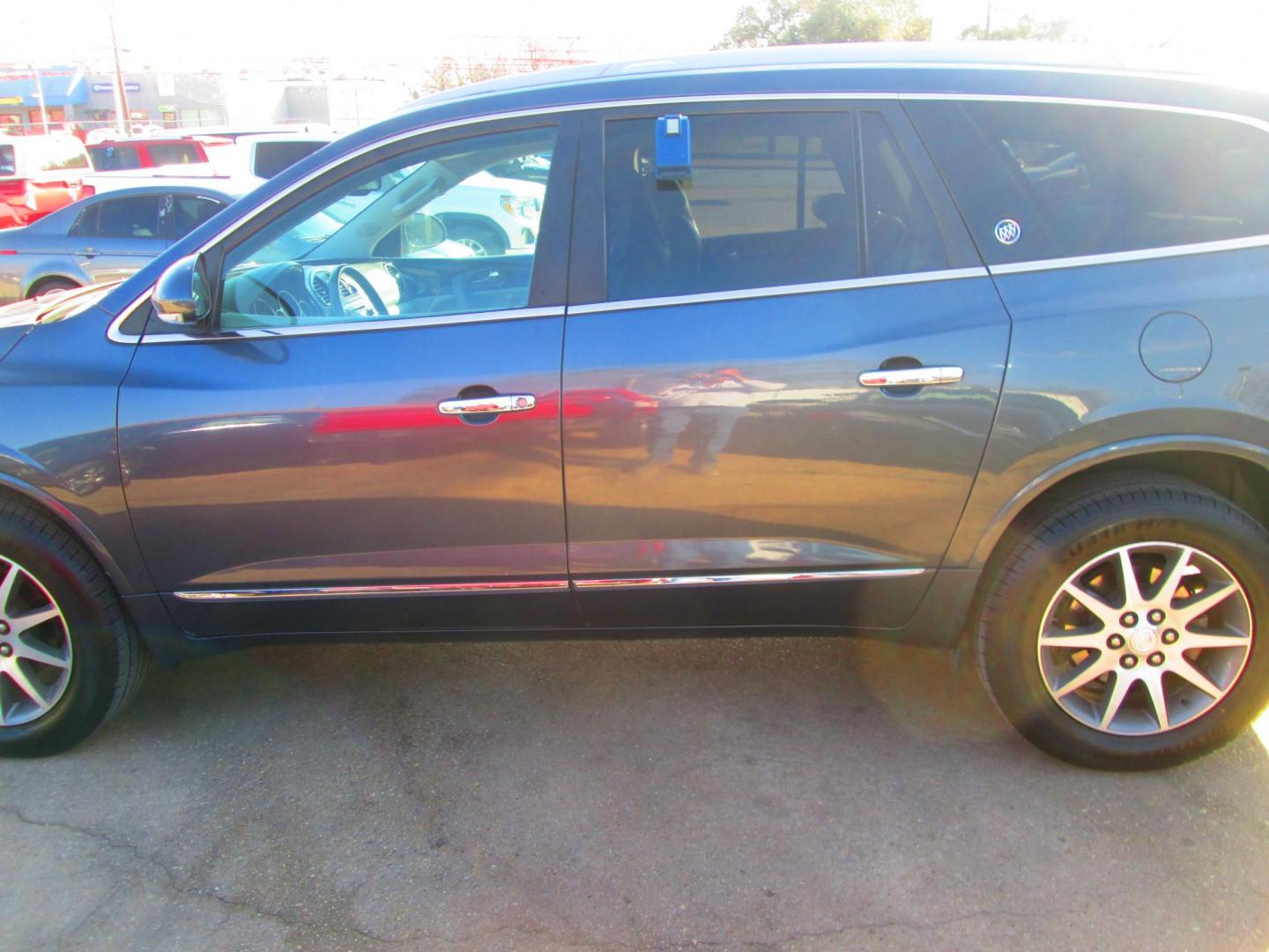 2014 GRAY Buick Enclave Leather FWD (5GAKRBKD0EJ) with an 3.6L V6 DOHC 24V engine, 6-Speed Automatic Overdrive transmission, located at 1815 NE 28th St., Fort Worth, TX, 76106, (817) 625-6251, 32.795582, -97.333069 - Photo#7