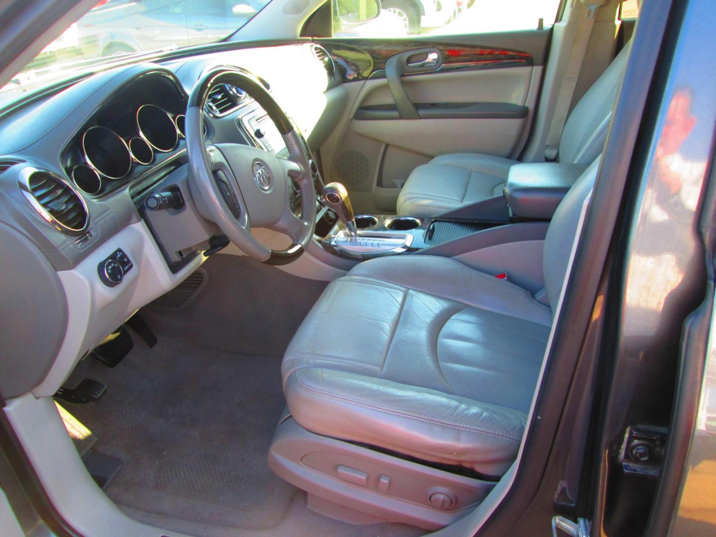 2014 GRAY Buick Enclave Leather FWD (5GAKRBKD0EJ) with an 3.6L V6 DOHC 24V engine, 6-Speed Automatic Overdrive transmission, located at 1815 NE 28th St., Fort Worth, TX, 76106, (817) 625-6251, 32.795582, -97.333069 - Photo#10