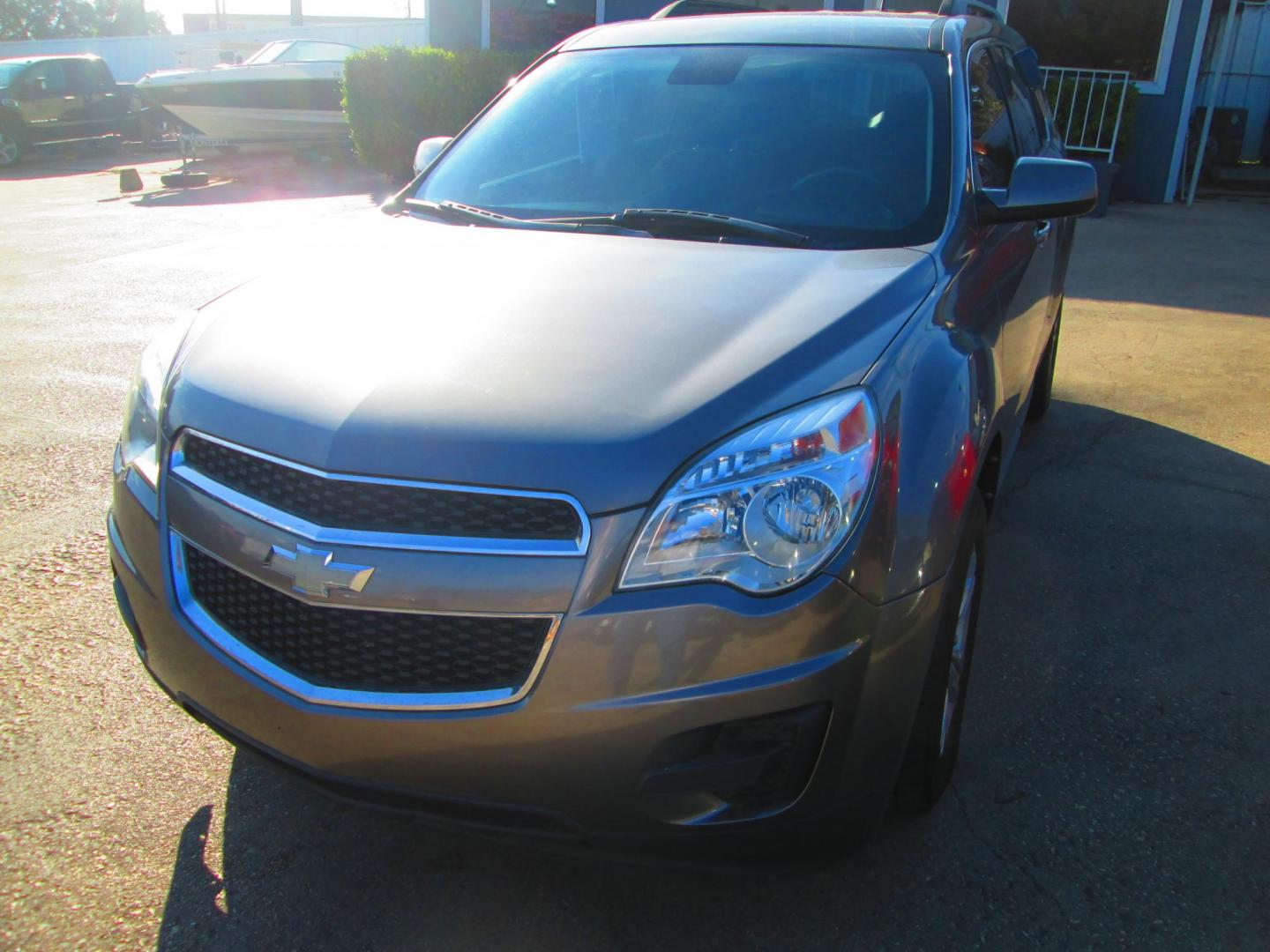 2011 GRAY Chevrolet Equinox 1LT 2WD (2CNALDEC0B6) with an 2.4L L4 DOHC 16V engine, 6-Speed Automatic transmission, located at 1815 NE 28th St., Fort Worth, TX, 76106, (817) 625-6251, 32.795582, -97.333069 - Photo#0