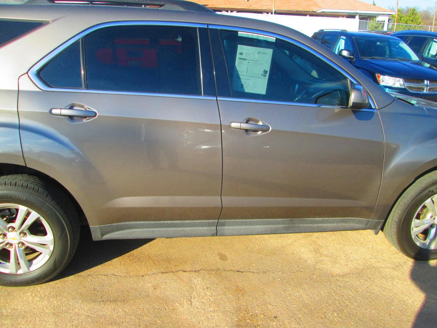 2011 GRAY Chevrolet Equinox 1LT 2WD (2CNALDEC0B6) with an 2.4L L4 DOHC 16V engine, 6-Speed Automatic transmission, located at 1815 NE 28th St., Fort Worth, TX, 76106, (817) 625-6251, 32.795582, -97.333069 - Photo#3