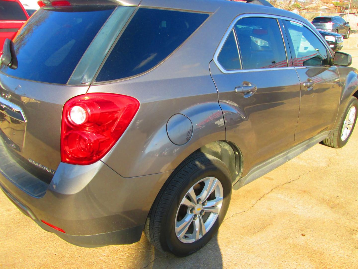 2011 GRAY Chevrolet Equinox 1LT 2WD (2CNALDEC0B6) with an 2.4L L4 DOHC 16V engine, 6-Speed Automatic transmission, located at 1815 NE 28th St., Fort Worth, TX, 76106, (817) 625-6251, 32.795582, -97.333069 - Photo#4