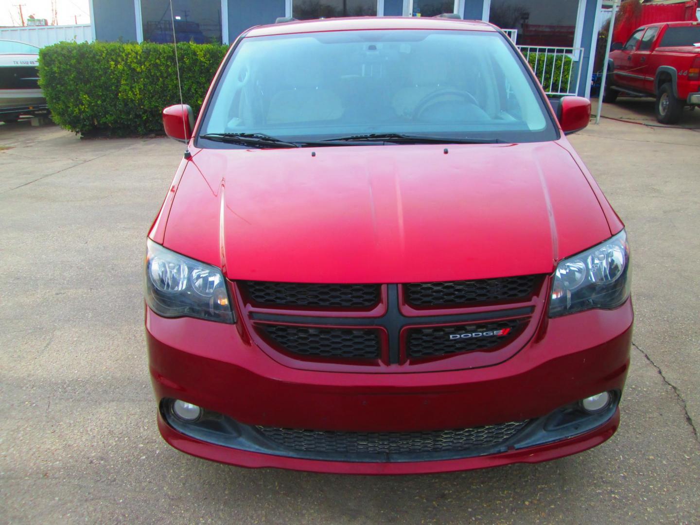 2011 RED Chrysler Town & Country Touring (2A4RR5DG6BR) with an 3.6L V6 DOHC 24V engine, 6-Speed Automatic transmission, located at 1815 NE 28th St., Fort Worth, TX, 76106, (817) 625-6251, 32.795582, -97.333069 - Photo#1