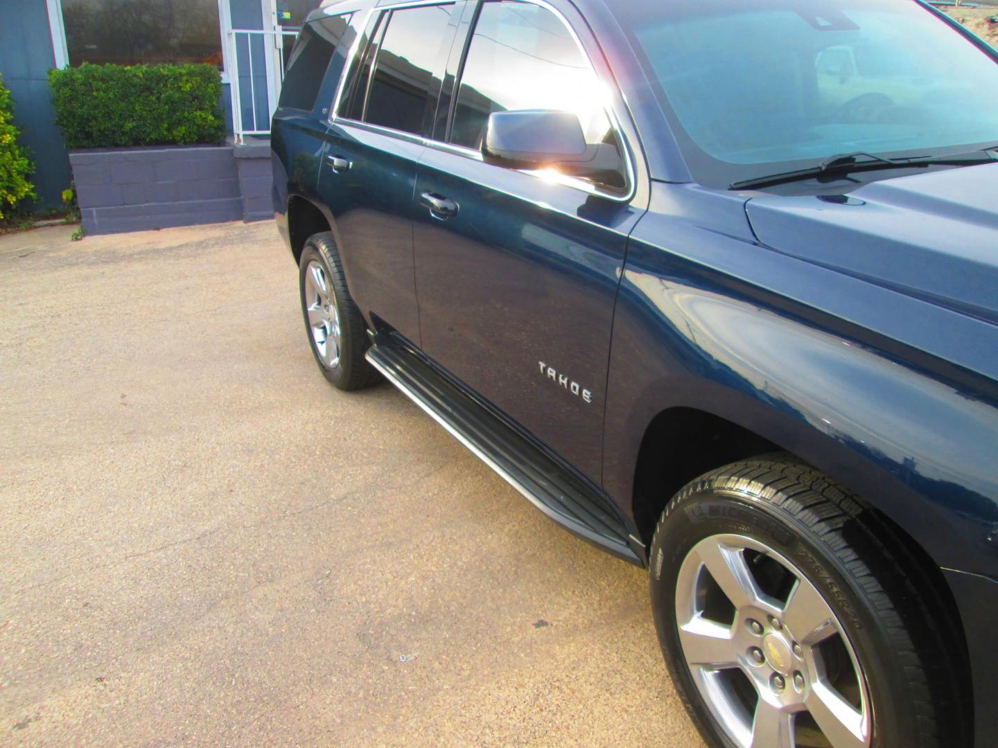 2020 BLUE Chevrolet Tahoe LT 2WD (1GNSCBKC4LR) with an 5.3L V8 OHV 16V engine, 6A transmission, located at 1815 NE 28th St., Fort Worth, TX, 76106, (817) 625-6251, 32.795582, -97.333069 - Photo#2