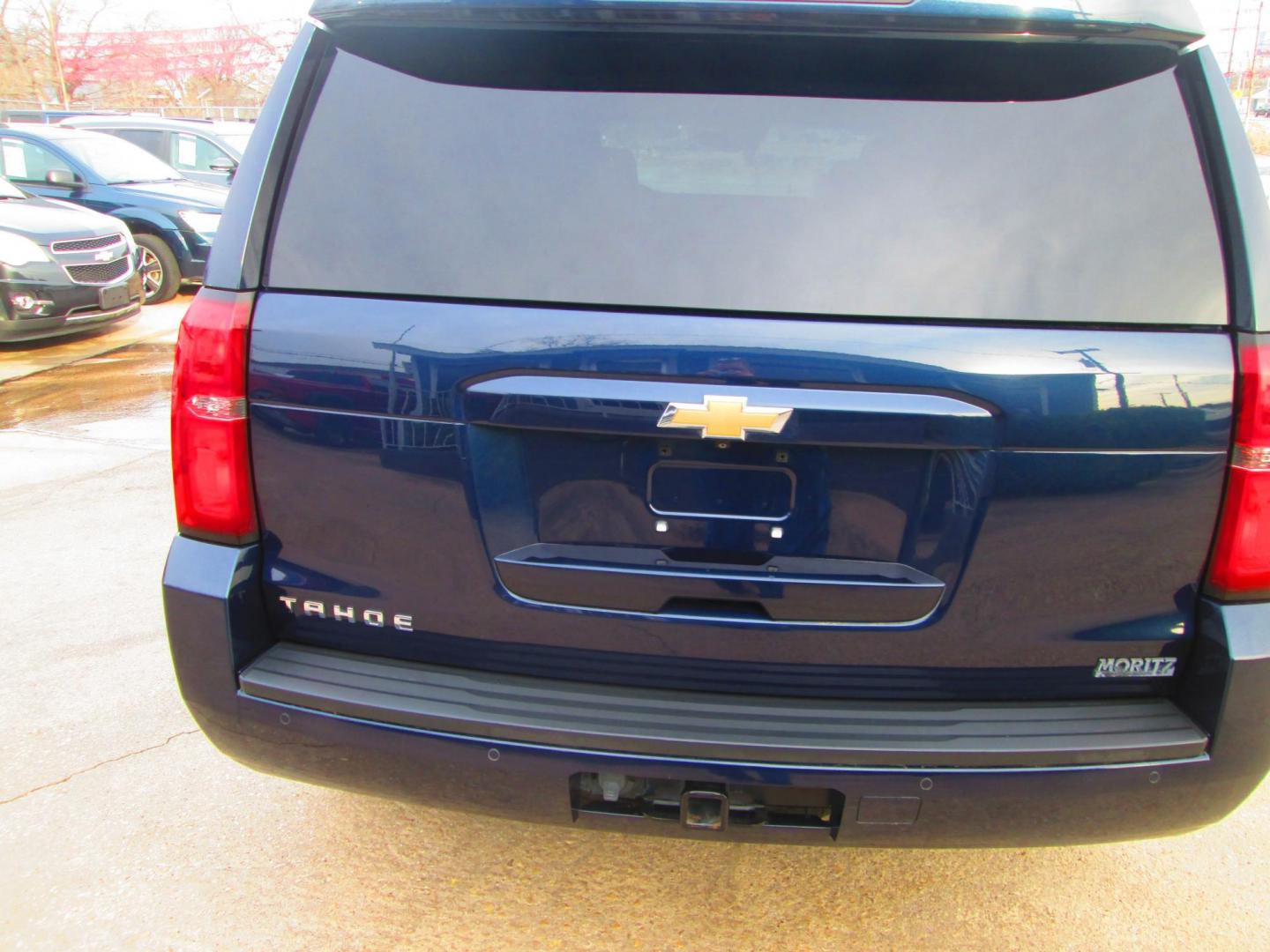2020 BLUE Chevrolet Tahoe LT 2WD (1GNSCBKC4LR) with an 5.3L V8 OHV 16V engine, 6A transmission, located at 1815 NE 28th St., Fort Worth, TX, 76106, (817) 625-6251, 32.795582, -97.333069 - Photo#5