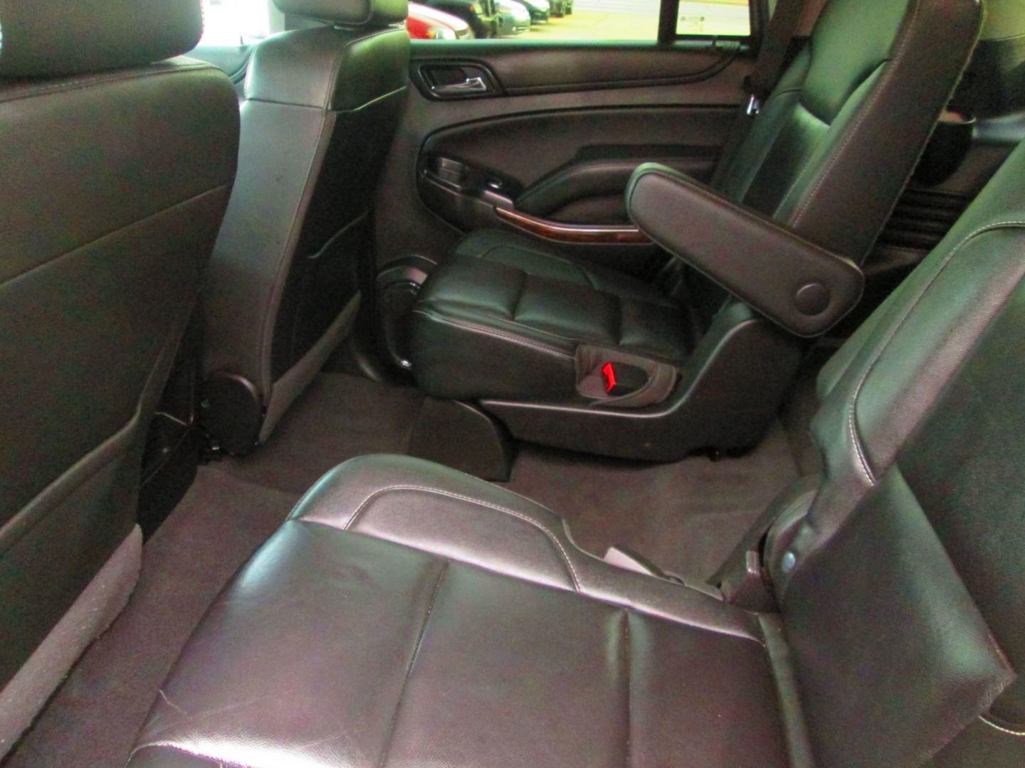 2020 BLUE Chevrolet Tahoe LT 2WD (1GNSCBKC4LR) with an 5.3L V8 OHV 16V engine, 6A transmission, located at 1815 NE 28th St., Fort Worth, TX, 76106, (817) 625-6251, 32.795582, -97.333069 - Photo#9