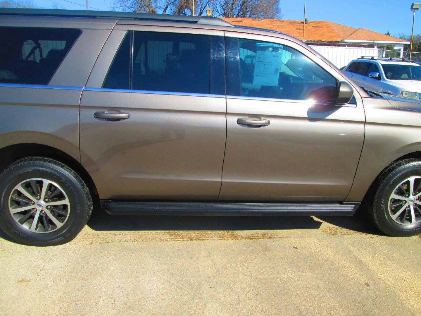 2019 BROWN Ford Expedition MAX XLT (1FMJK1HT4KE) with an 3.5L V6 DOHC 24V FFV engine, 6A transmission, located at 1815 NE 28th St., Fort Worth, TX, 76106, (817) 625-6251, 32.795582, -97.333069 - Photo#3