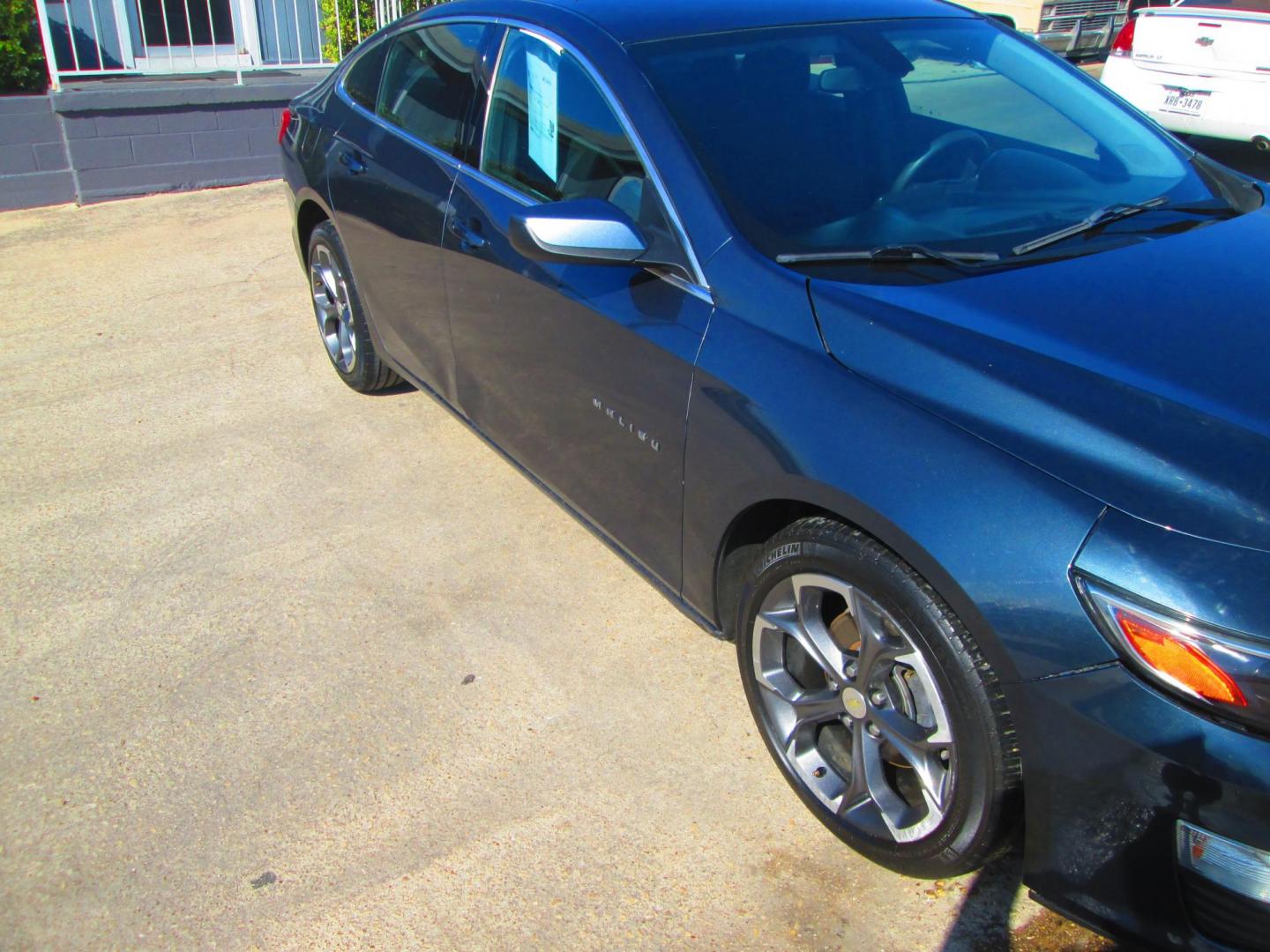 2020 GRAY Chevrolet Malibu LT (1G1ZD5ST3LF) with an 1.5L L4 DOHC 16V engine, 6A transmission, located at 1815 NE 28th St., Fort Worth, TX, 76106, (817) 625-6251, 32.795582, -97.333069 - Photo#2