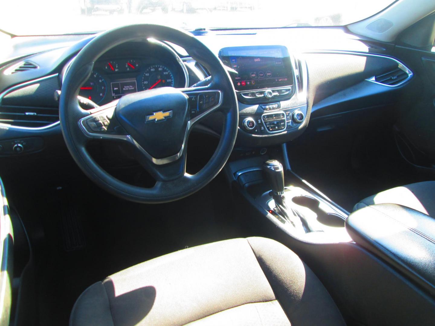 2020 GRAY Chevrolet Malibu LT (1G1ZD5ST3LF) with an 1.5L L4 DOHC 16V engine, 6A transmission, located at 1815 NE 28th St., Fort Worth, TX, 76106, (817) 625-6251, 32.795582, -97.333069 - Photo#9