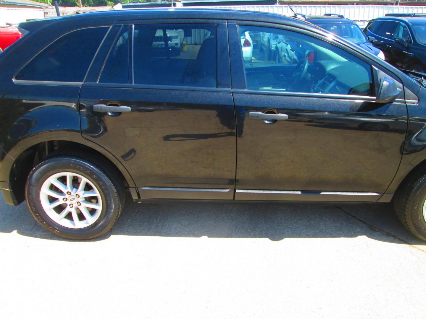 2013 BLACK Ford Edge SE FWD (2FMDK3GC8DB) with an 3.5L V6 DOHC 24V engine, 6-Speed Automatic transmission, located at 1815 NE 28th St., Fort Worth, TX, 76106, (817) 625-6251, 32.795582, -97.333069 - Photo#3