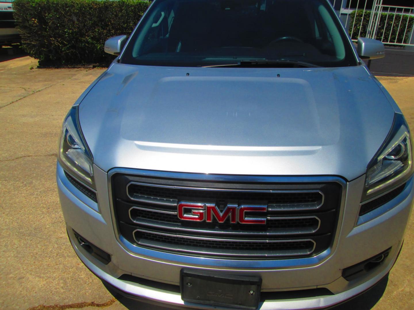 2017 SILVER GMC Acadia SLT-2 AWD (1GKKVSKD2HJ) with an 3.6L V6 DOHC 24V engine, 6A transmission, located at 1815 NE 28th St., Fort Worth, TX, 76106, (817) 625-6251, 32.795582, -97.333069 - Photo#1