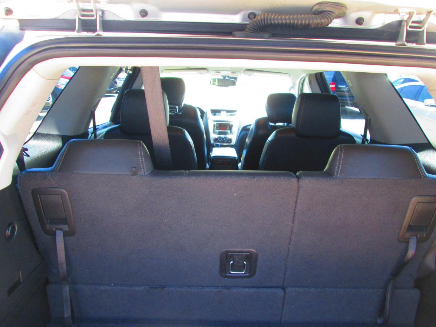 2017 SILVER GMC Acadia SLT-2 AWD (1GKKVSKD2HJ) with an 3.6L V6 DOHC 24V engine, 6A transmission, located at 1815 NE 28th St., Fort Worth, TX, 76106, (817) 625-6251, 32.795582, -97.333069 - Photo#6