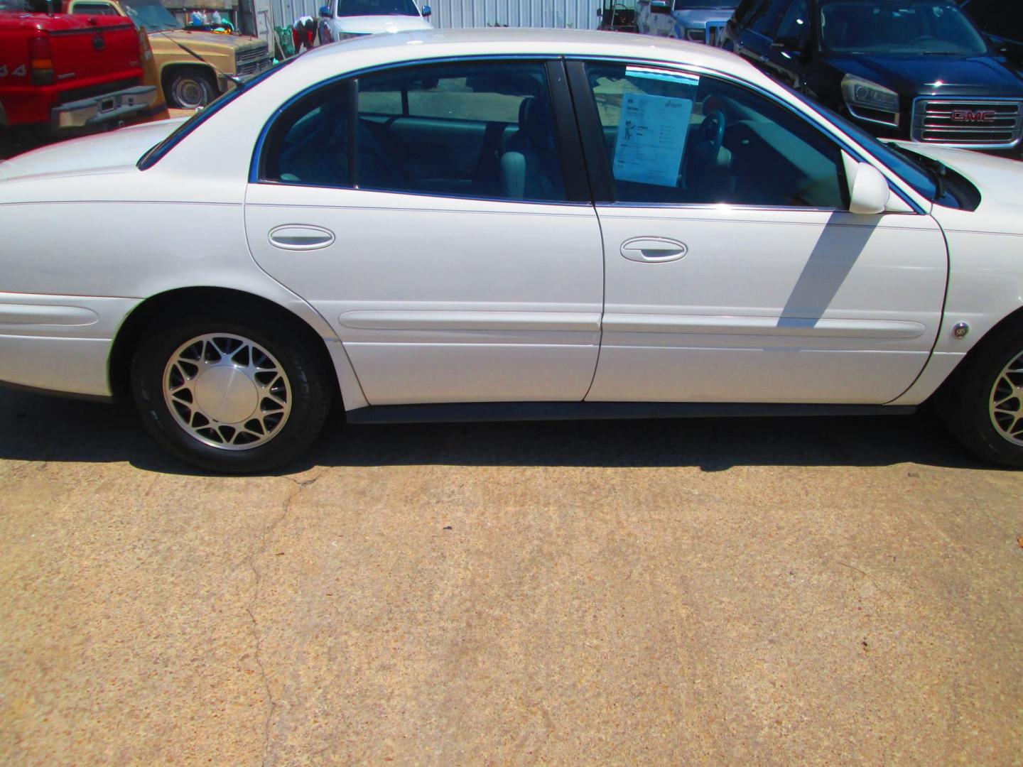 2003 WHITE Buick LeSabre Limited (1G4HR54K13U) with an 3.8L V6 OHV 12V engine, 4-Speed Automatic Overdrive transmission, located at 1815 NE 28th St., Fort Worth, TX, 76106, (817) 625-6251, 32.795582, -97.333069 - Photo#2